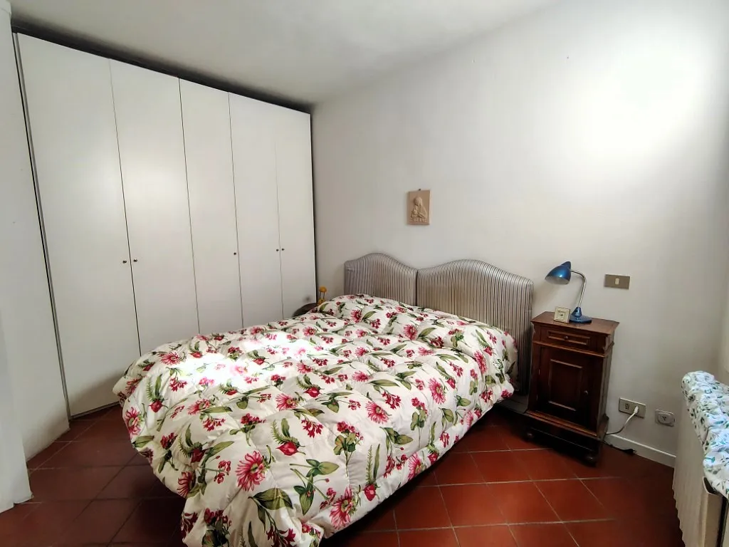 Camera matrimoniale con armadio a muro a tutta parete